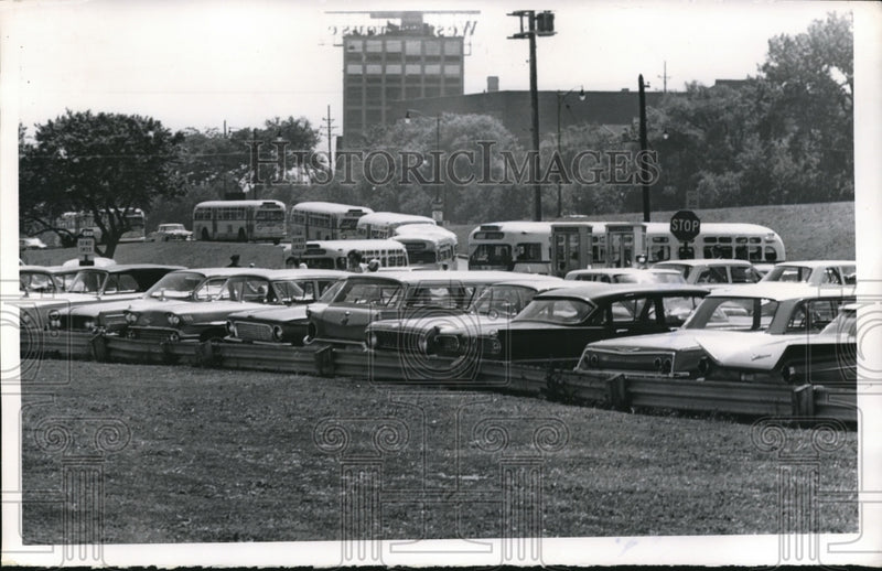 Load image into Gallery viewer, 1964 Press Photo Parking Lot at Cleveland Edgewater Park for President Johnson
