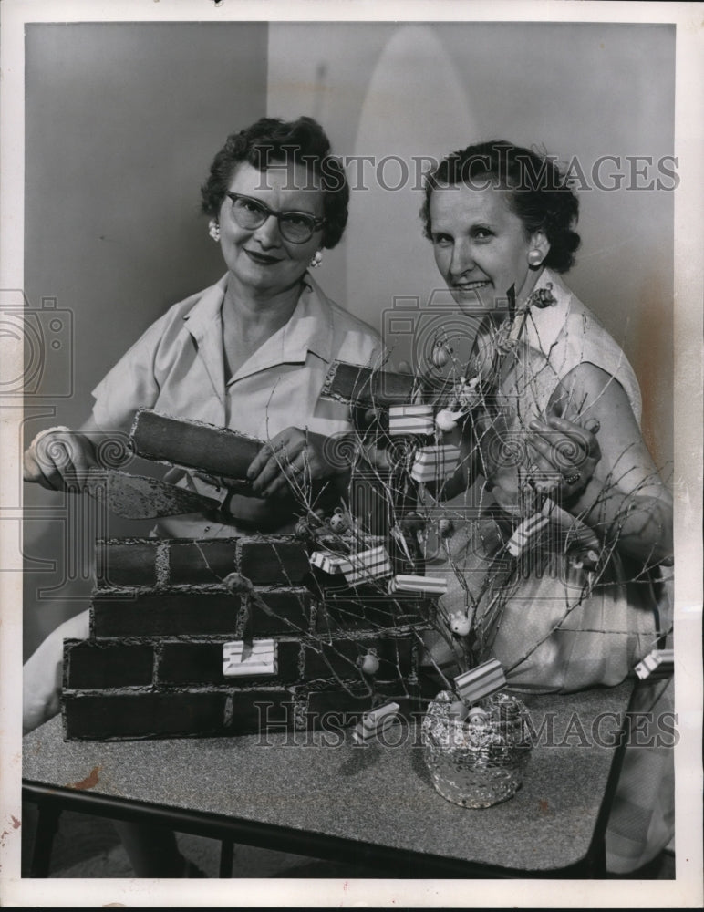 1957 Press Photo Mrs Henry A Seene, Mrs Michael F Olle, Flower Mission Circles