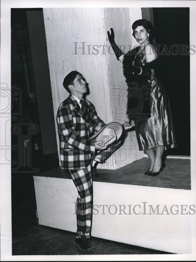 Load image into Gallery viewer, 1956 Press Photo Elaine Katy and Harry Givelber in play, Girl Crazy, Ohio

