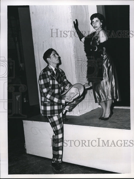 1956 Press Photo Elaine Katy and Harry Givelber in play, Girl Crazy, Ohio