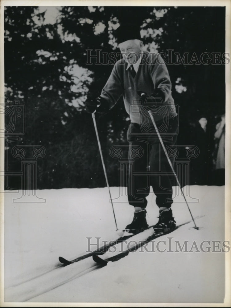 1961 Press Photo Cleveland Financier Cyrus Eaton Celebrates 77nd Birthday