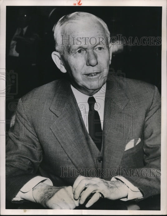 1951 Press Photo A Marshall on a photo opportunity - nee34377