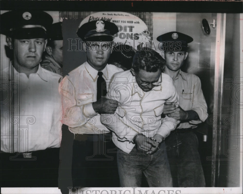 1955 Press Photo Pvt Daniel Burns Tried to Commit Suicide to Get Out of Army