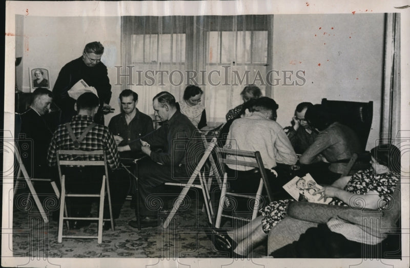 Load image into Gallery viewer, 1939 Press Photo Rev Simon Borrowski held prisoner by members of his parish, MI

