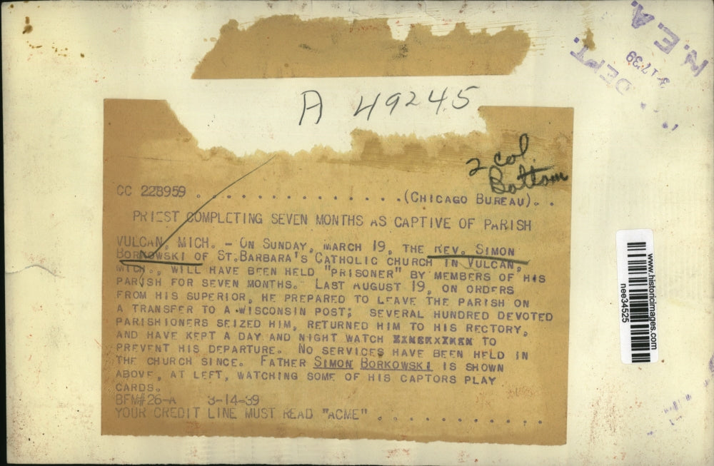 1939 Press Photo Rev Simon Borrowski held prisoner by members of his parish, MI