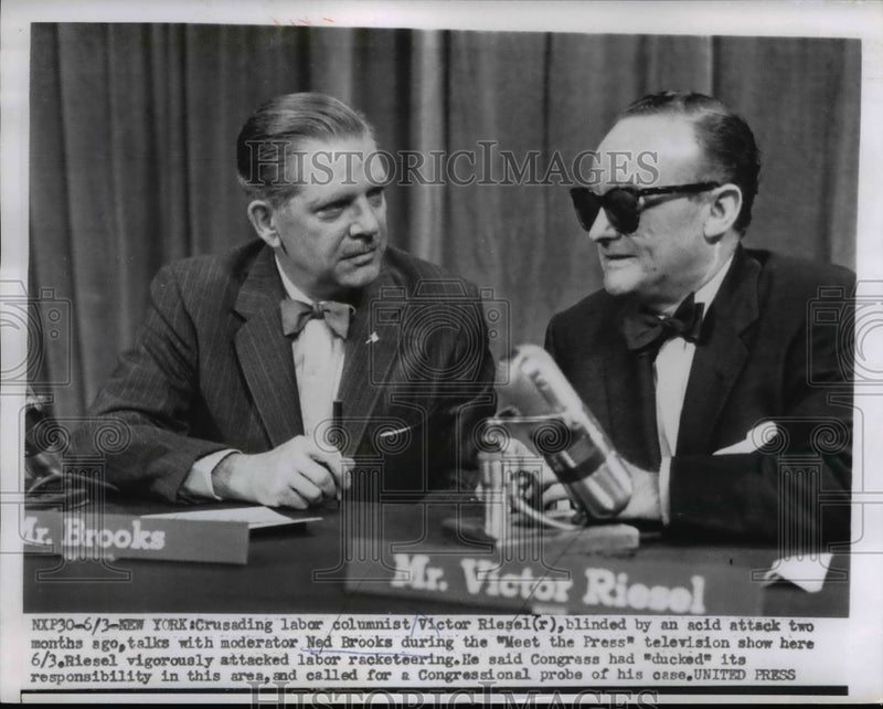 Load image into Gallery viewer, 1956 Press Photo Victor Riesel talks with Ned Brooks during "Meet the Press"
