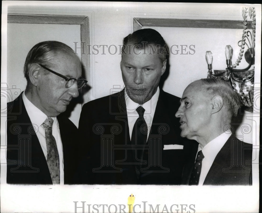 1970 Press Photo Alex Rose, Donald Harrington & Ben Davidson at Roosevelt Hotel