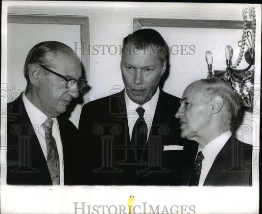 1970 Press Photo Alex Rose, Donald Harrington & Ben Davidson at Roosevelt Hotel