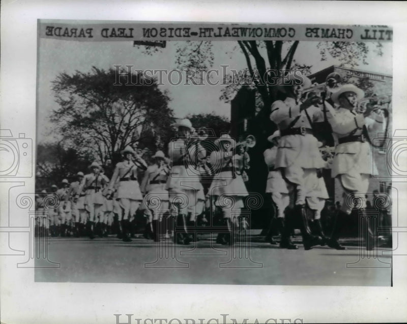 Load image into Gallery viewer, 1941 Press Photo Champs Commonwealth Edison in American Legion Parade Milwaukee
