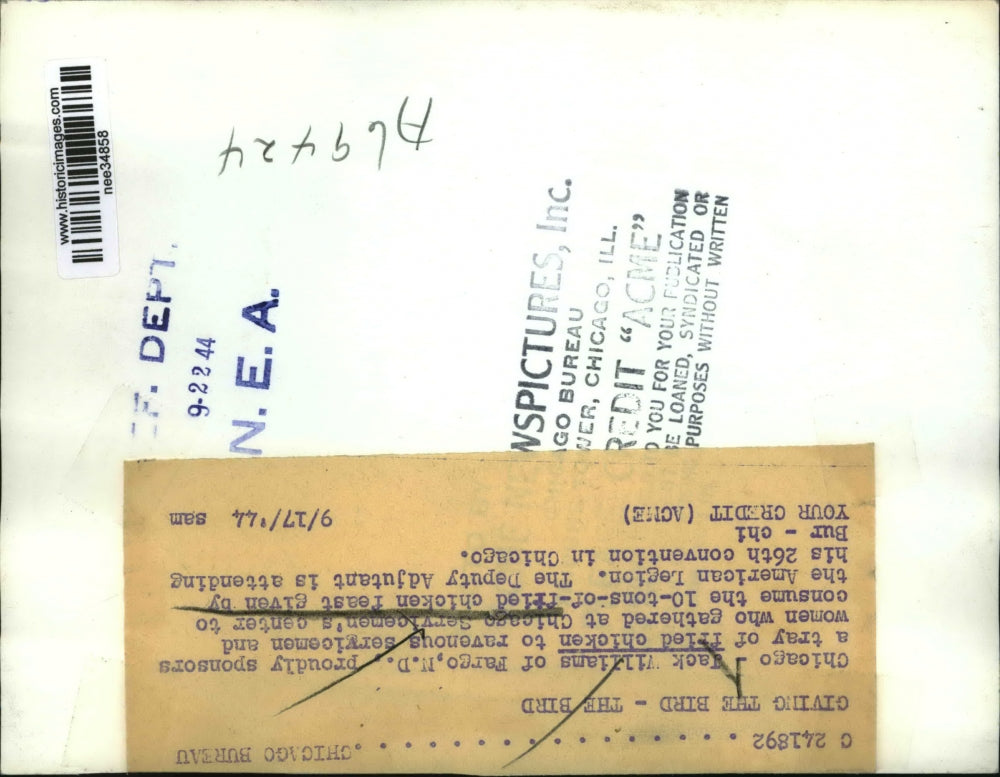 1944 Press Photo Jack Williams Fried Chicken for Chicago Servicemen's Center