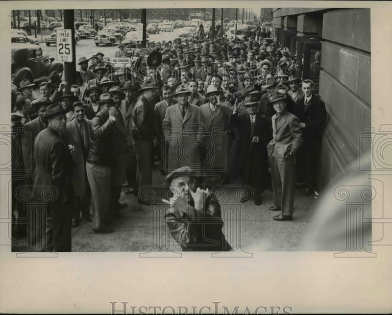 Load image into Gallery viewer, 1950 Press Photo Cleveland Transit Strike - nee35034
