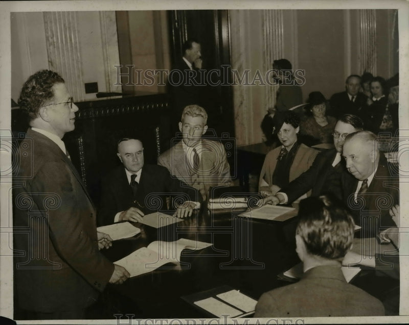 Load image into Gallery viewer, 1939 Press Photo Senator Allen Ellender &amp; Social Security Board

