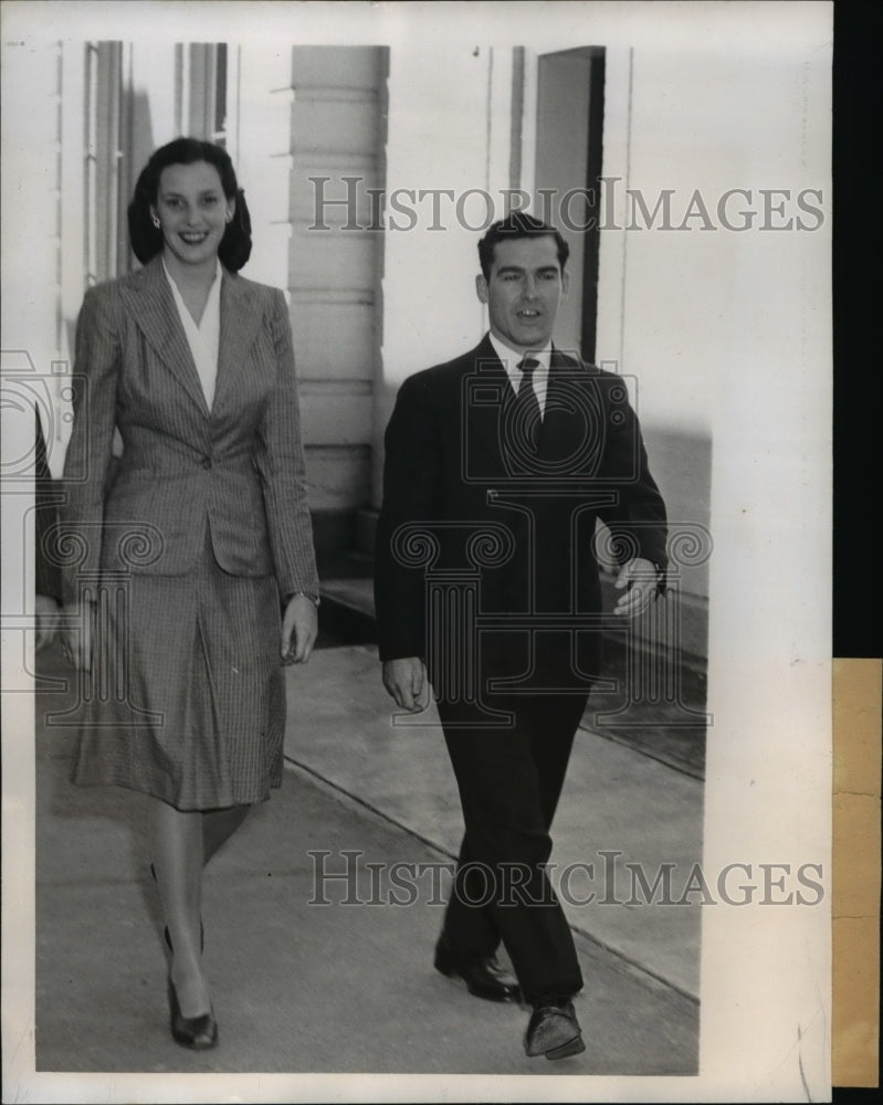 1947 Press Photo Esther Frank & John Finn had a date with the victim- Historic Images