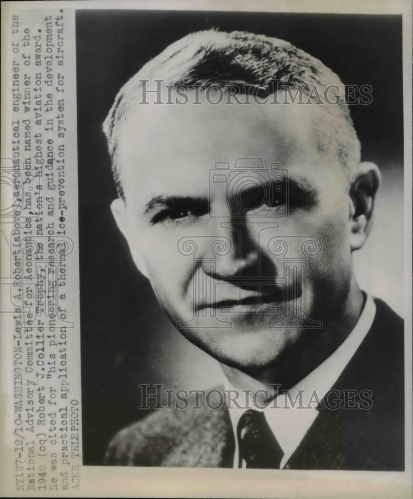1947 Press Photo Lewis A Robert Wins Robert J Collier Trophy in Washington
