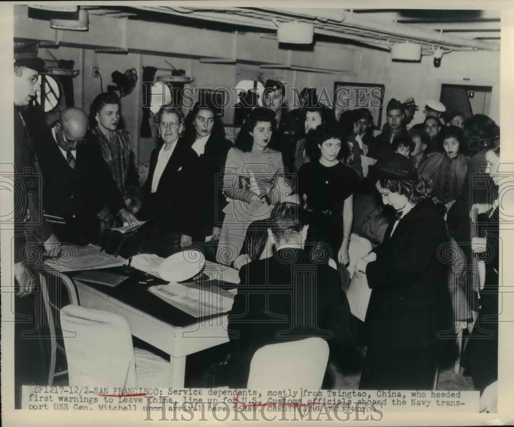 1948 Press Photo Service Dependents from China at US Customs Office - nee35814