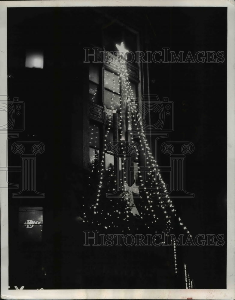 Load image into Gallery viewer, 1954 Press Photo Christmas Light Display, Downtown Cleveland
