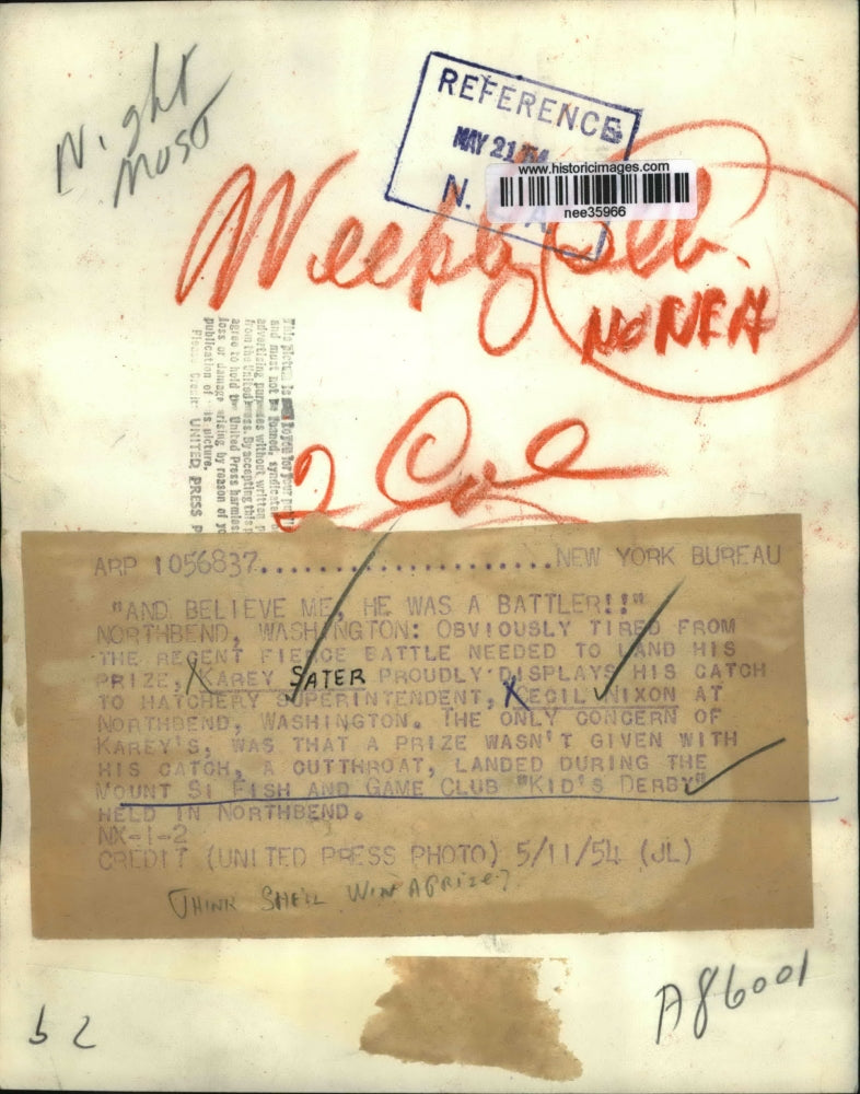 1954 Press Photo Boy Fisherman Karey Sater, Judge Measure Catch, Washington