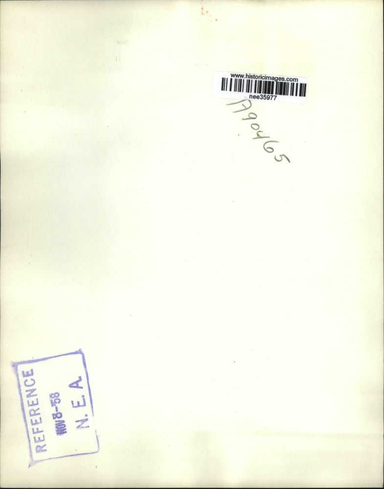 1958 Press Photo Scientist Reid Neaufer on Floating IGY Laboratory Anchorage