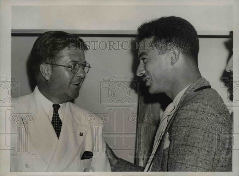 Load image into Gallery viewer, 1938 Press Photo Chairman Robert M. Lafollette Jr, &amp; Julius Greenfield of Akron
