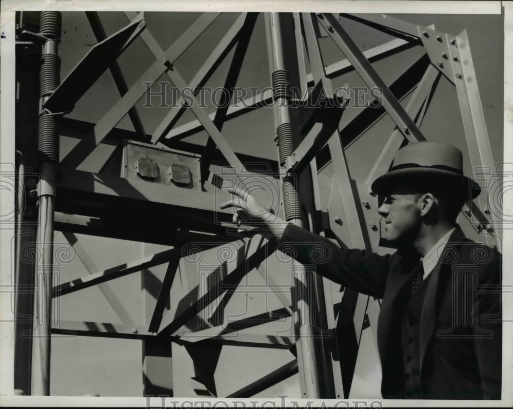1939 Press Photo The new electric starting gate with magnetic controls