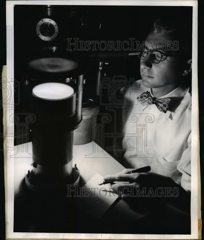 Load image into Gallery viewer, 1954 Press Photo Dr Raymond Friedman, Westinghouse Research Lab, Pittsburgh, PA
