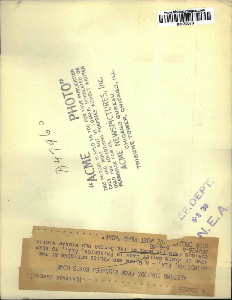 1938 Press Photo A G Man and police officers at James Cash home in Princeton