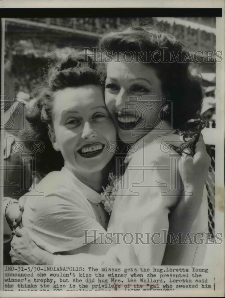 Load image into Gallery viewer, 1951 Press Photo Loretta Young wont kiss winner, Mrs Lee Wallard, Indianapolis
