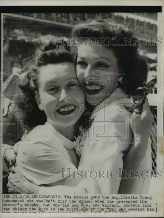 1951 Press Photo Loretta Young wont kiss winner, Mrs Lee Wallard, Indianapolis
