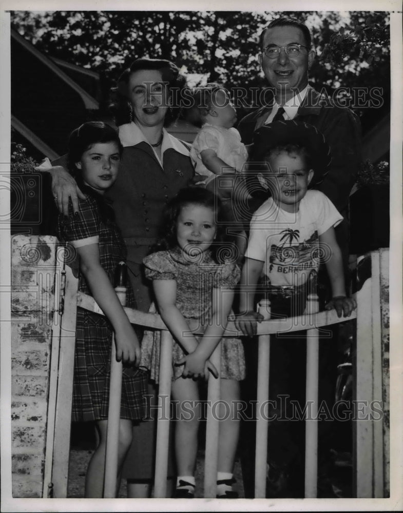 1951 Press Photo Senator Estes Kefauver & Family Named Father of the Year