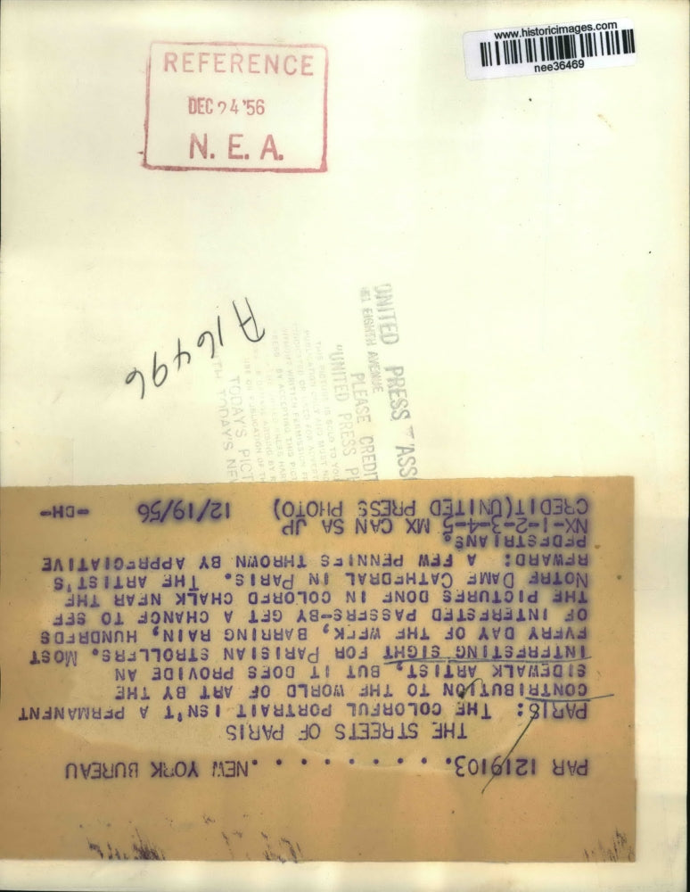 1956 Press Photo of a sidewalk artist working in colored chalk outside the