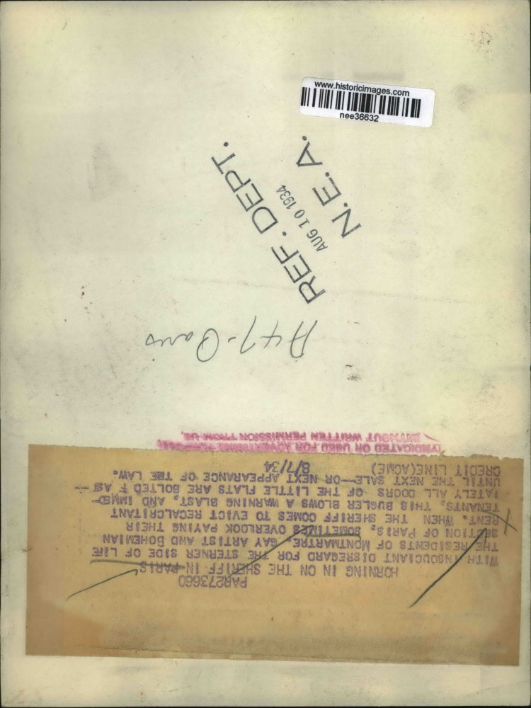 1934 Press Photo of people in the Bohemian district of Paris waiting for the