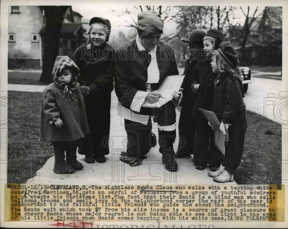 1949 Press Photo of Fred Martinek who is blind playing Santa for neighborhood