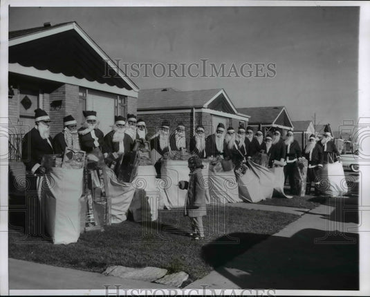 1957 Press Photo if Roseann Kuchar in front 19 Santa's
