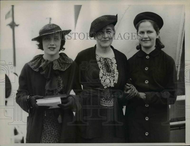 Load image into Gallery viewer, 1935 Press Photo Socialites Peggy Brenner, Ruth Bryan &amp; Helen Rudd Owen
