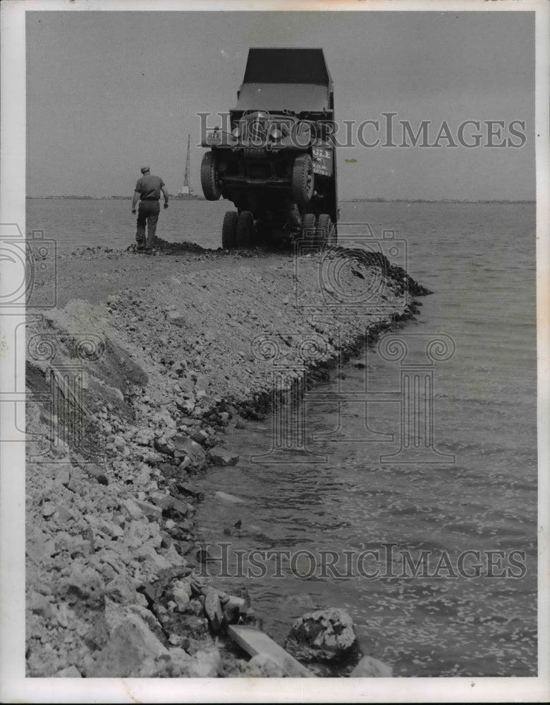 1957 Press Photo T. Stubbs - nee36990