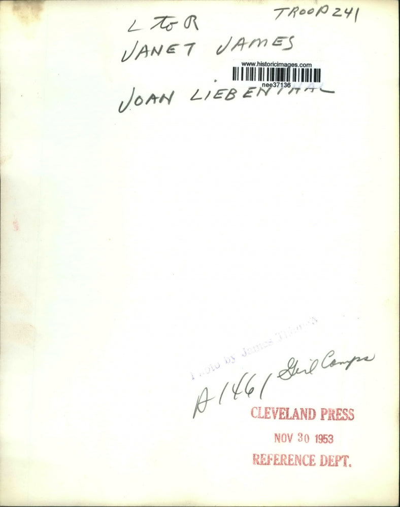 1953 Press Photo Janet James and Joan Liebenthal looks at snow on trees