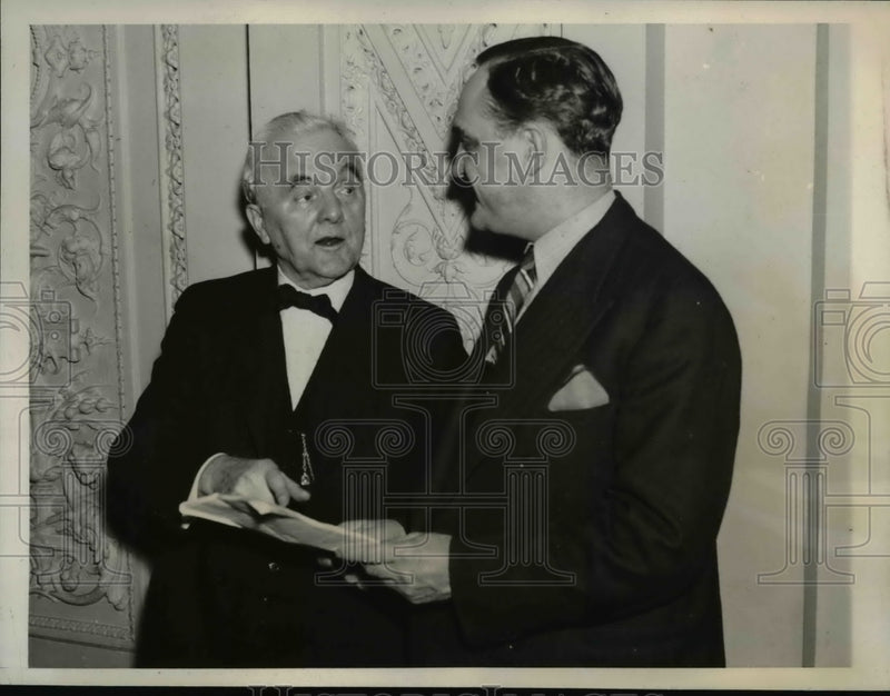 Load image into Gallery viewer, 1938 Press Photo Senator George Norris and Senator Sherman Minton - nee37649
