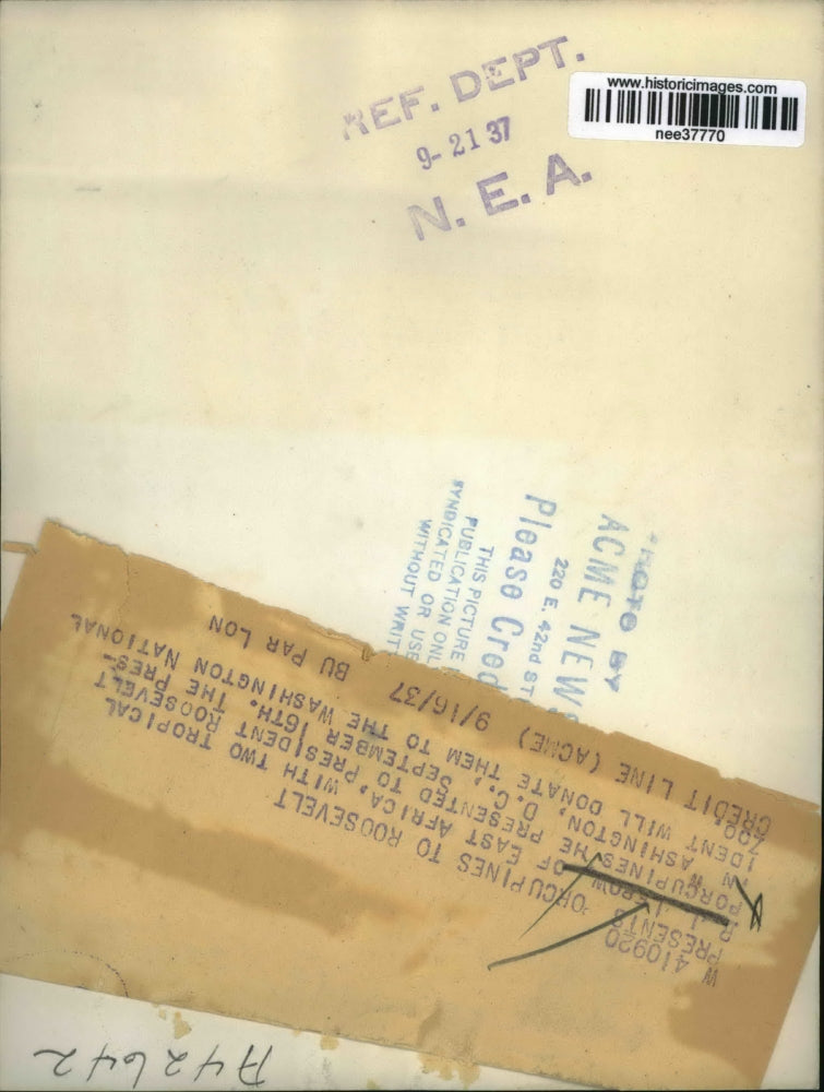 1937 Press Photo R J Lerow with tropical porcupines presented to Pres. Roosevelt