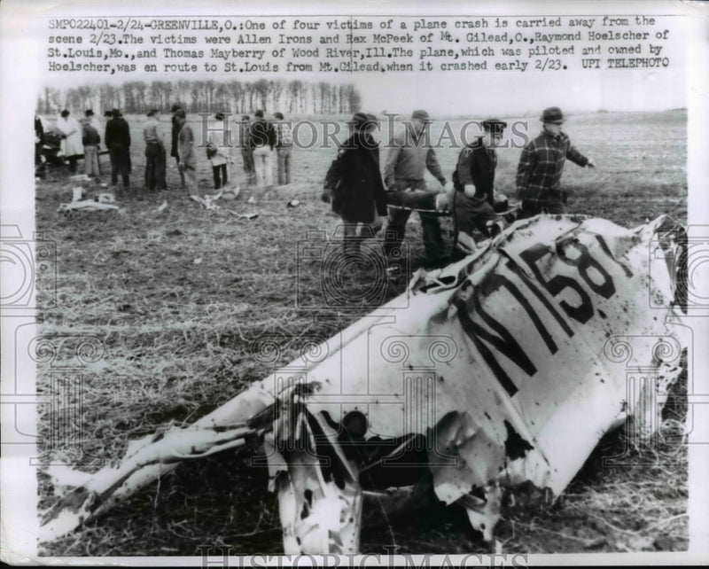 Load image into Gallery viewer, 1961 Press Photo Plane Crash Victim Carried Away from Scene in Greenville, Ohio
