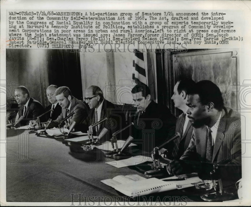 Load image into Gallery viewer, 1968 Press Photo Bi Partisan group of Senators
