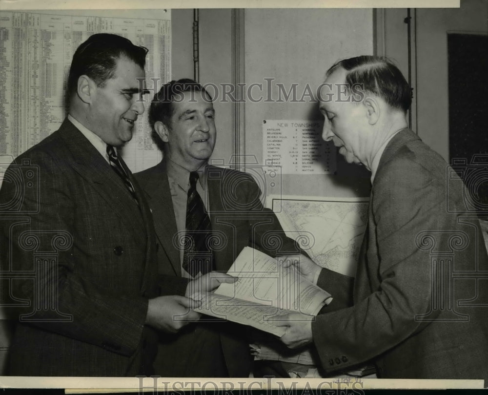 1938 Press Photo Peirson Hall S Downey William Kerr Los Angeles Voter Registrar
