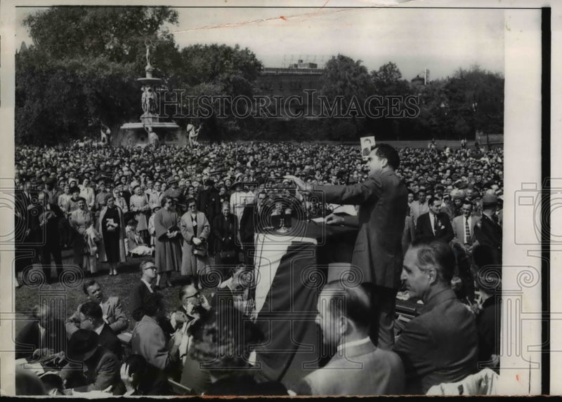 Load image into Gallery viewer, 1956 Press Photo Vice President Nixon Addressing Hartford Conn at Bushnell Park
