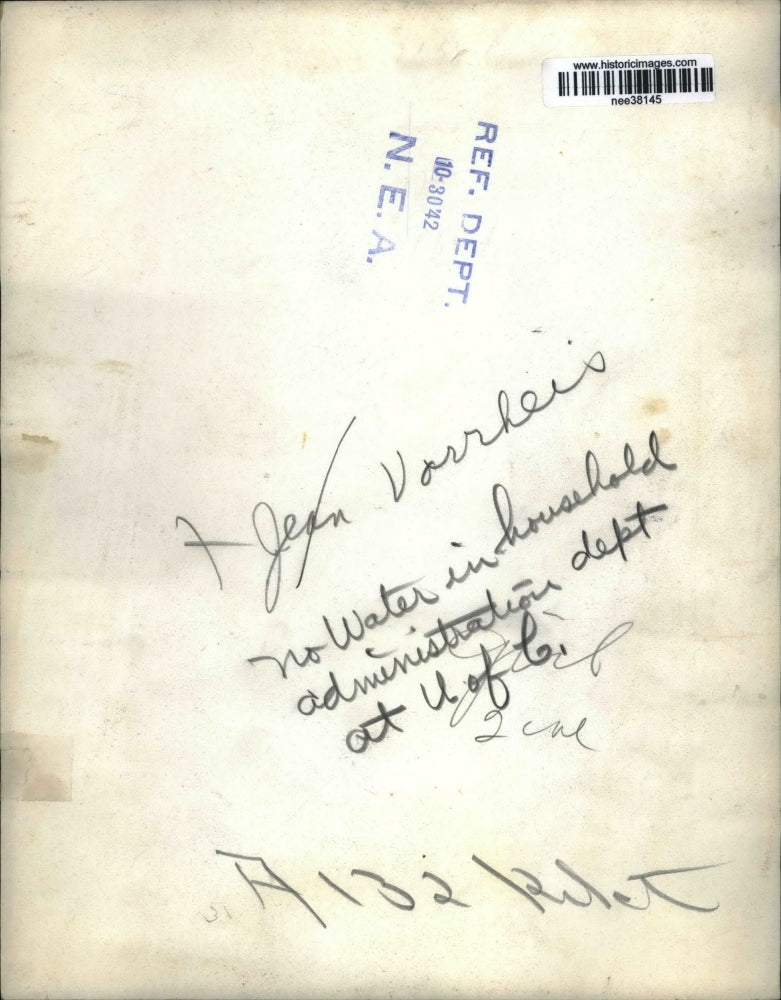 1942 Press Photo Woman Jean Vorrheis at Sink