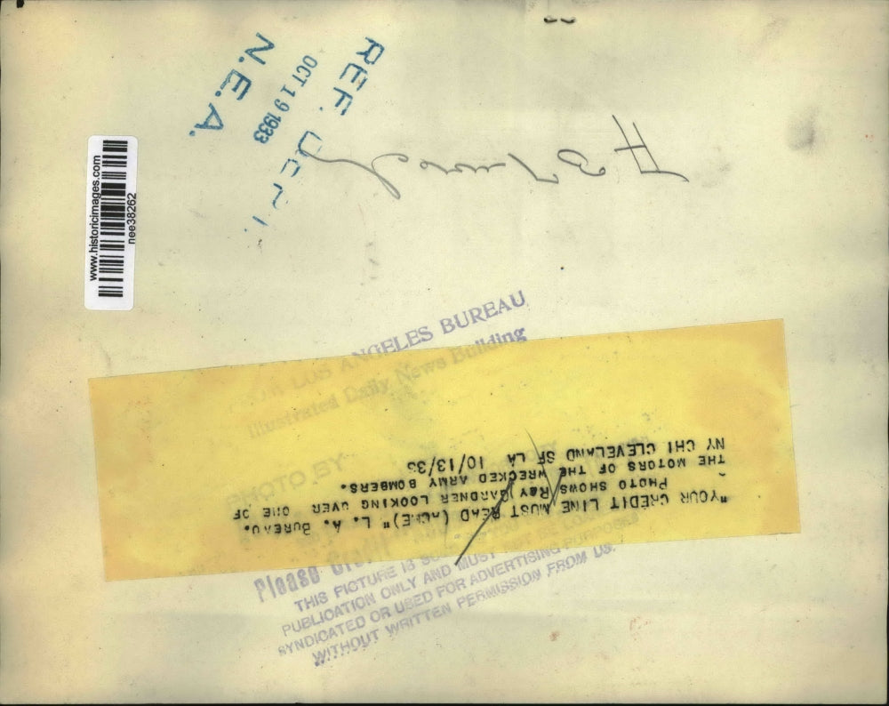 1933 Press Photo Ray Gardner with Motor of Wrecked Army Bomber