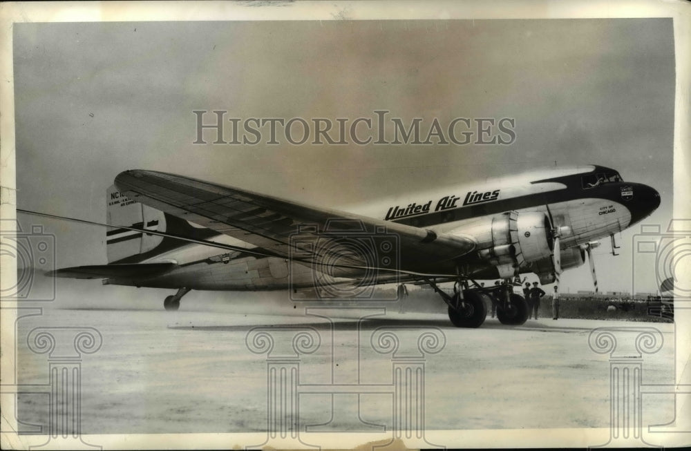 1941 Press Photo Chicago Expanded Municipal Apt With Plane Carrying Mayor Kelly- Historic Images