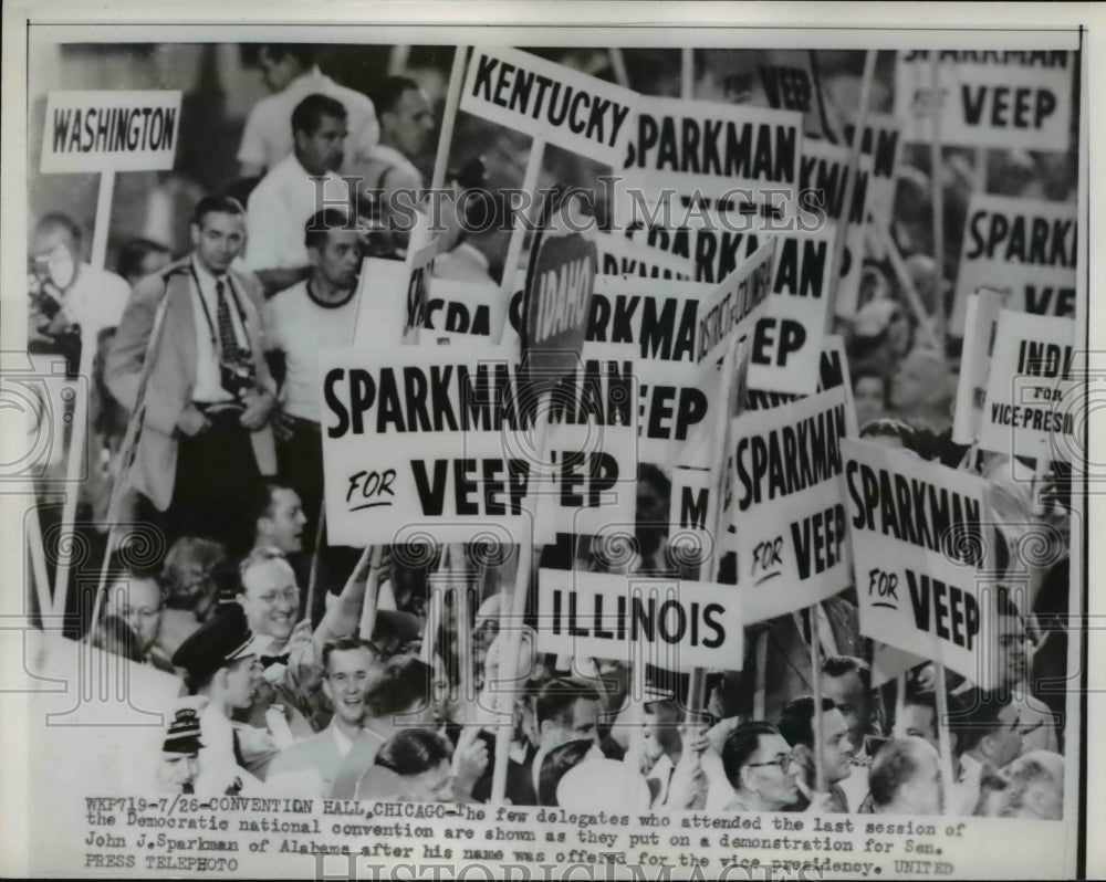 1952 Press Photo Delegates who attend the last session of Democratic Convention