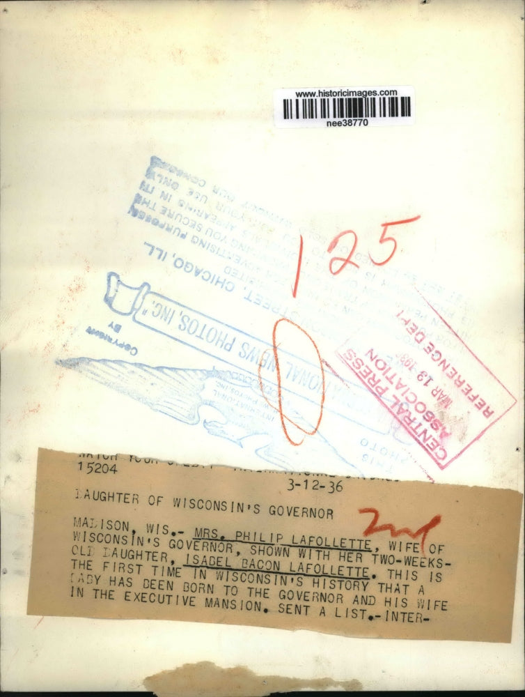 1936 Press Photo Mrs. Philip LaFollette shown with daughter Isabel Bacon