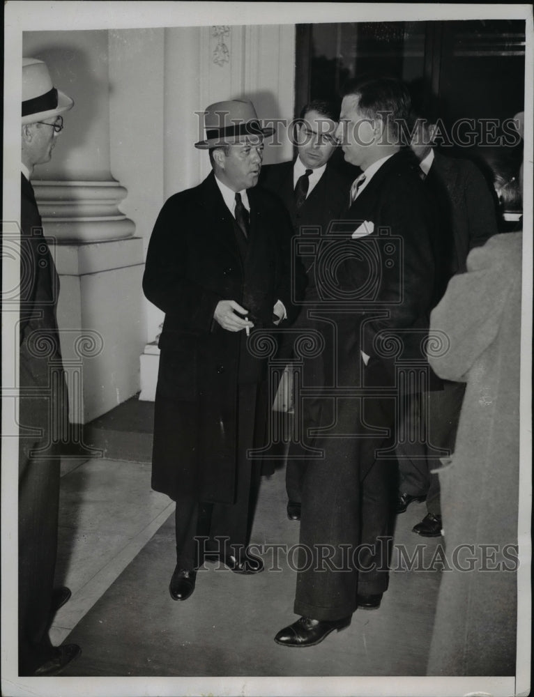 Load image into Gallery viewer, 1934 Press Photo Sen. Robert Lafollette visits President Roosevelt
