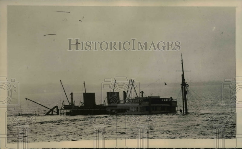 Load image into Gallery viewer, 1939 Press Photo Danish Liner sinks after North Sea explosion, Banada

