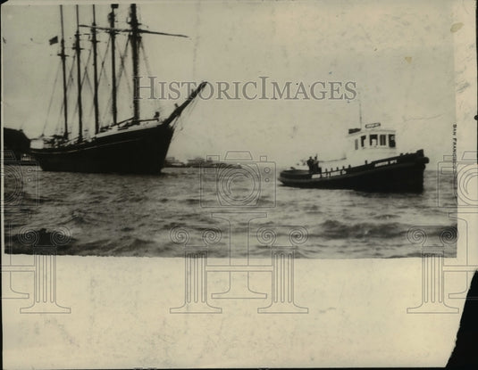 1930 Press Photo of a tug boat and sail boat in a harbor. - nee39036